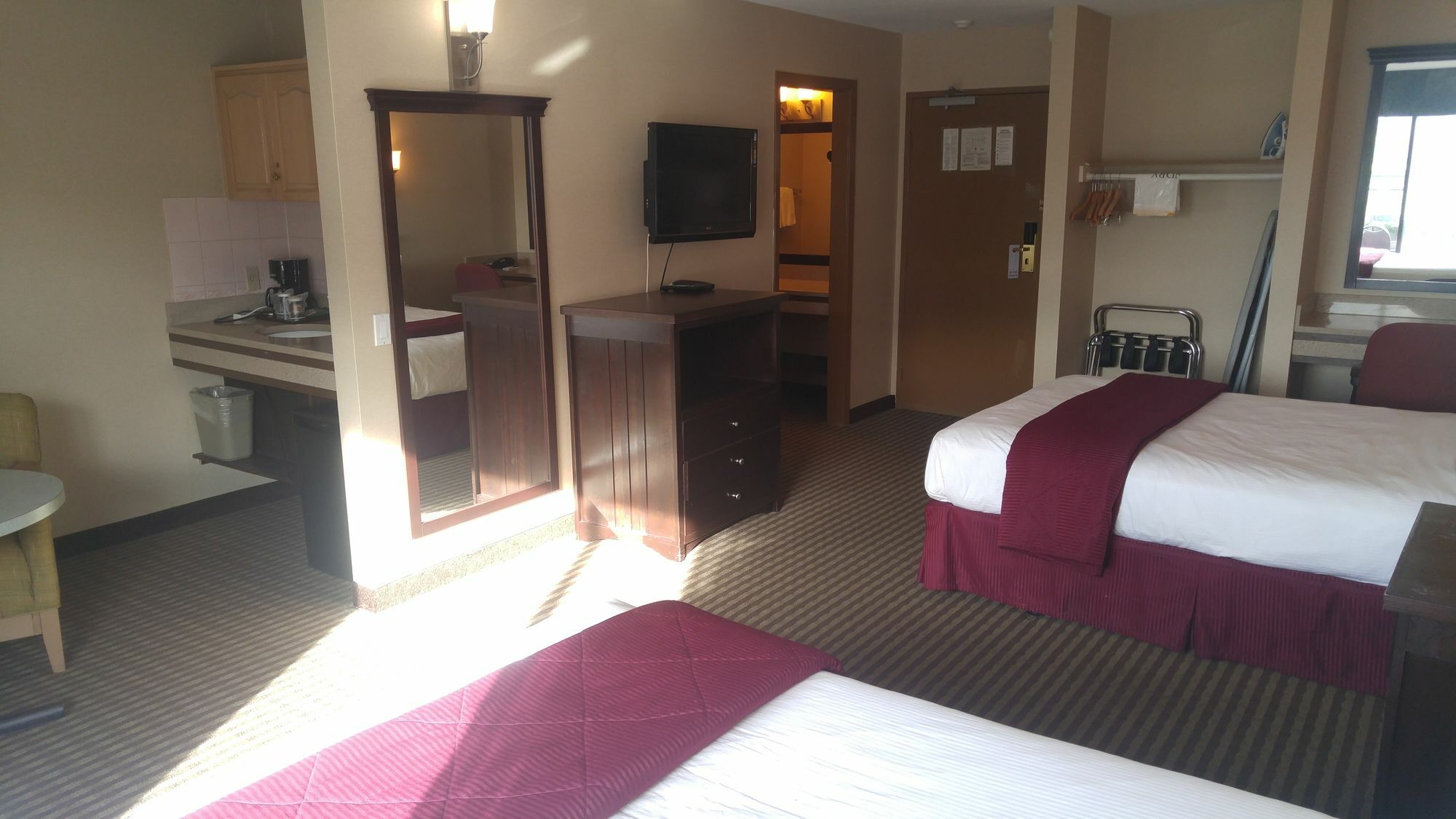 Hotel Ramada By Wyndham Abbotsford Exterior foto